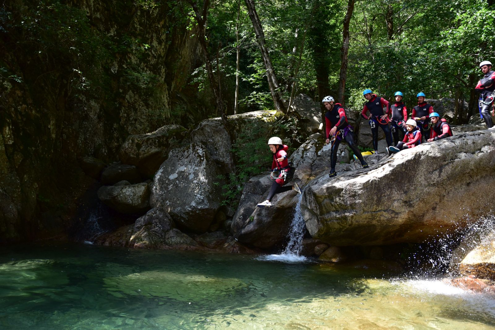 Canyoning pour enfant à Bavella Canyoning pour enfant à Bavella